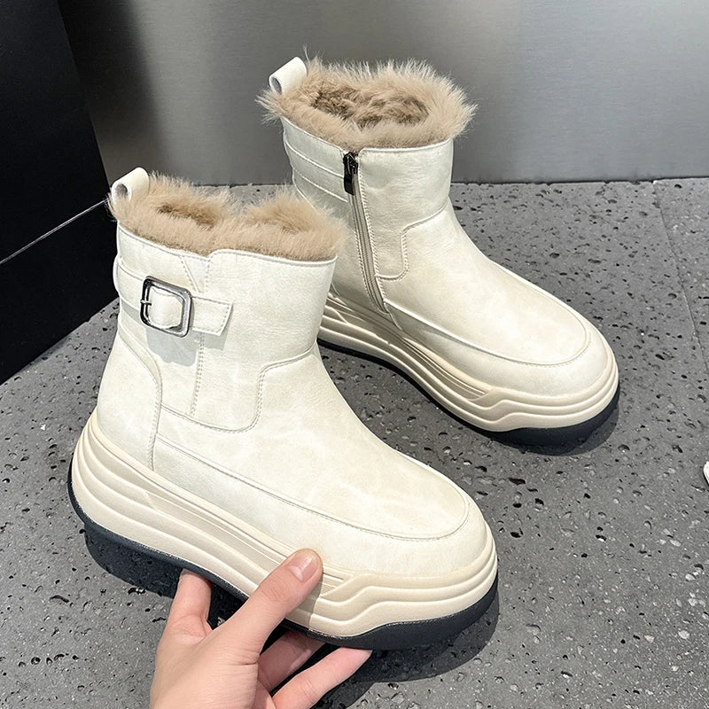 Vintage women's short snow boots with thick, warm, and deep soles.