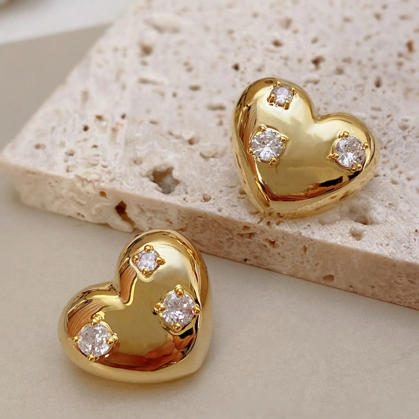 European and American style retro zircon peach shaped earrings, fashionable and versatile three-dimensional metal heart earrings