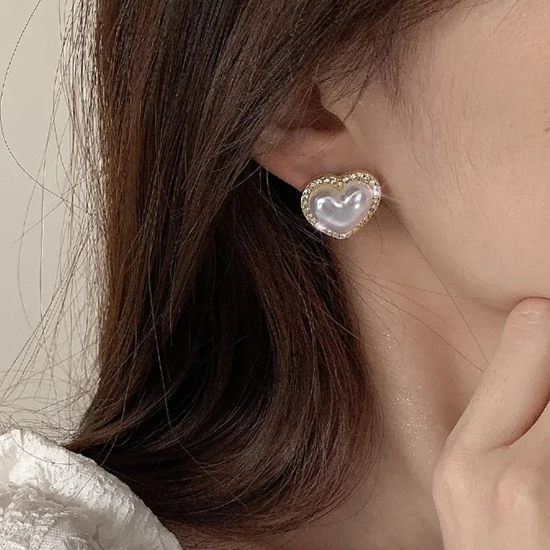 Love Heart Pearl Earrings for Women Fashion Artificial Pearl Round Stud Earrings Elegant Wedding Jewelry Valantine Day Gifts