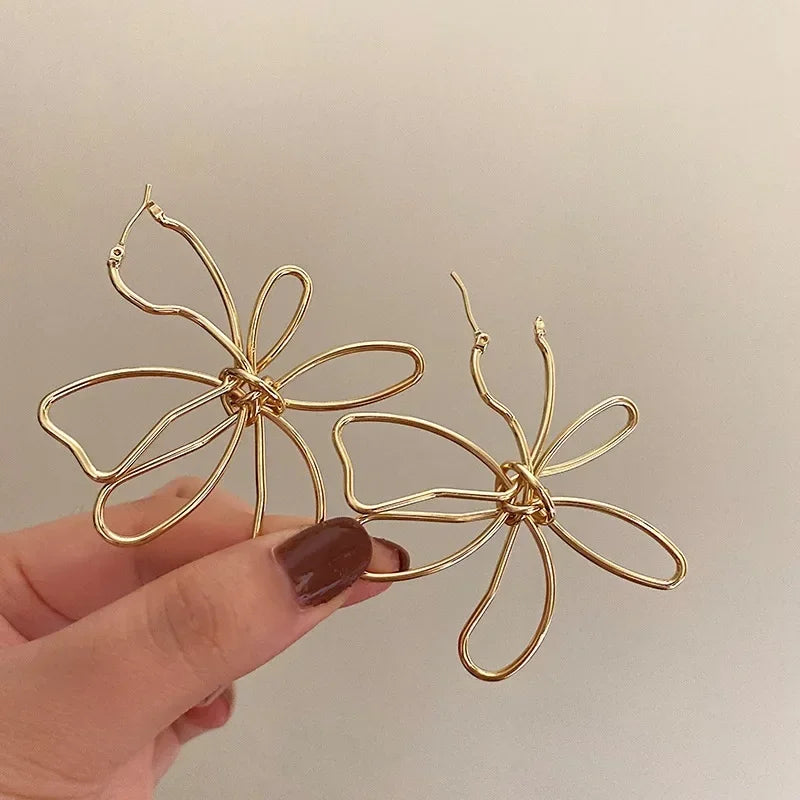 Fashion Temperament Metal Flower Exaggerated Earrings Retro Elegant Party Vacation Plant Personalized Jewelry Accessories