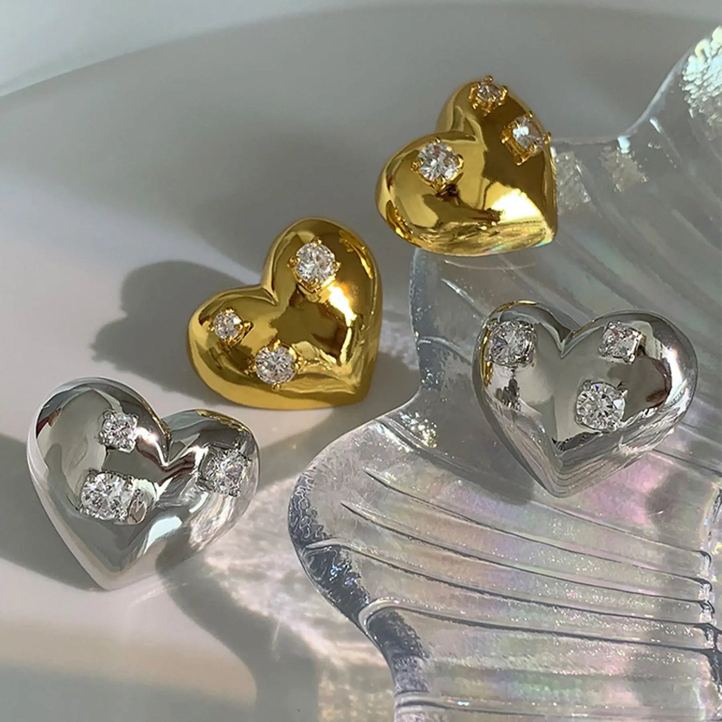 European and American style retro zircon peach shaped earrings, fashionable and versatile three-dimensional metal heart earrings