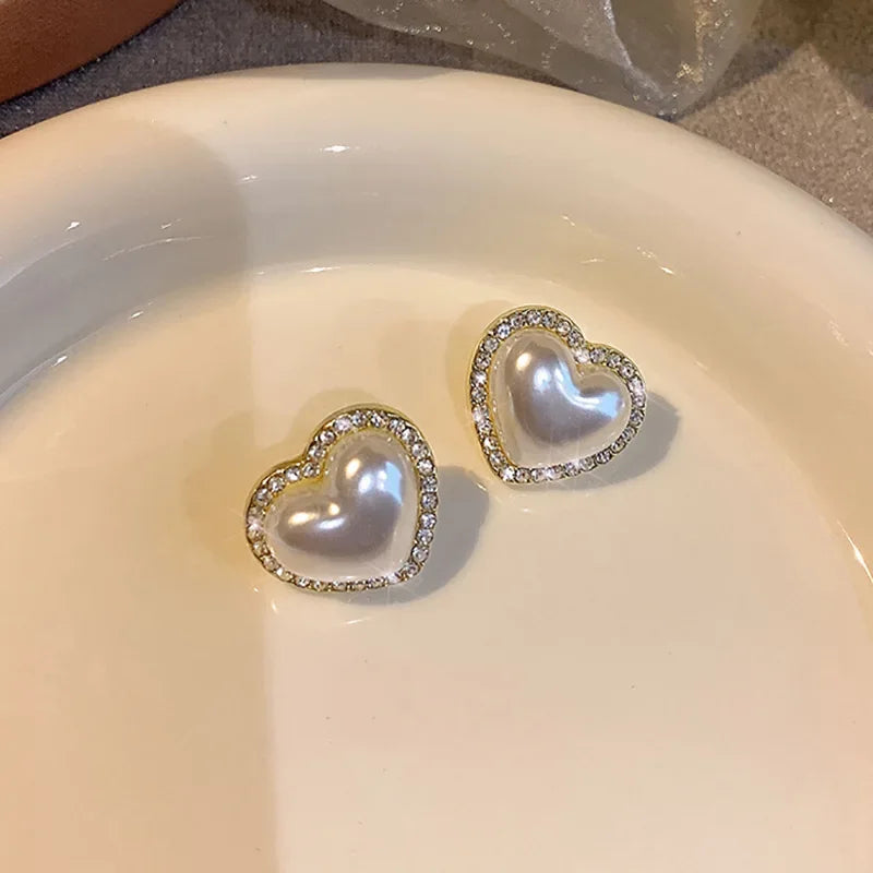 Love Heart Pearl Earrings for Women Fashion Artificial Pearl Round Stud Earrings Elegant Wedding Jewelry Valantine Day Gifts