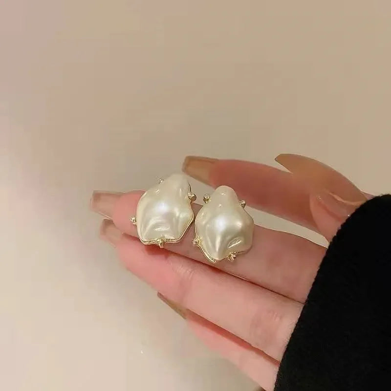 Love Heart Pearl Earrings for Women Fashion Artificial Pearl Round Stud Earrings Elegant Wedding Jewelry Valantine Day Gifts