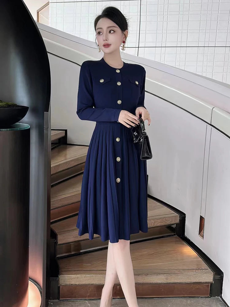 Long-sleeved knitted dress