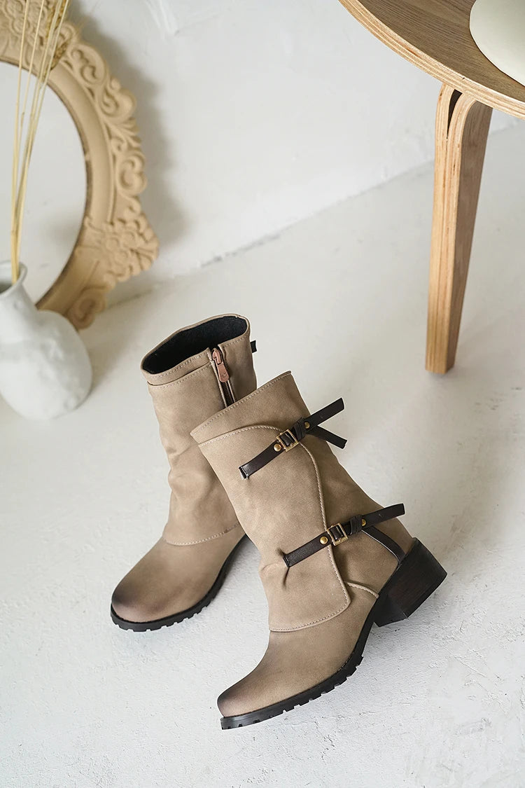 ZawsThia Winter women's military-style boot with buckle and low chunky heel.