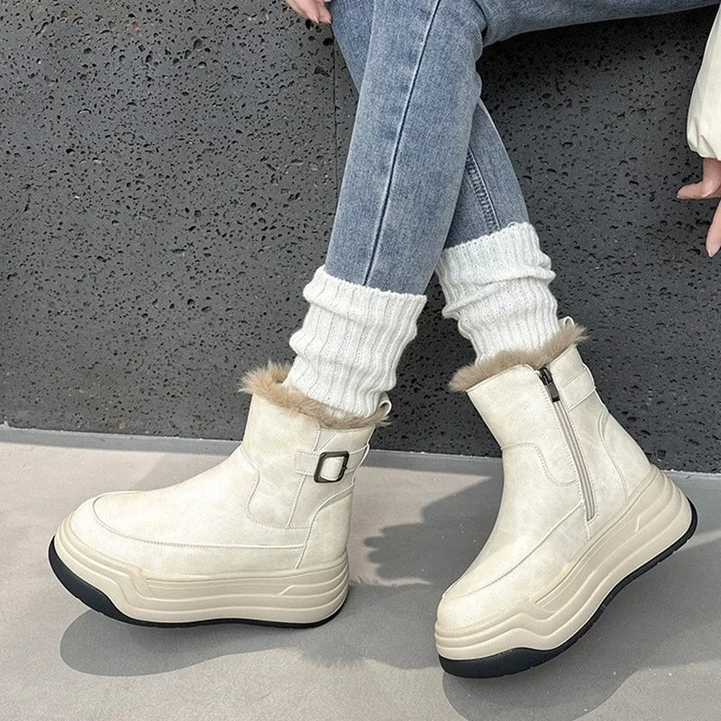 Vintage women's short snow boots with thick, warm, and deep soles.