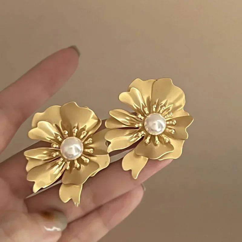 Fashion Temperament Metal Flower Exaggerated Earrings Retro Elegant Party Vacation Plant Personalized Jewelry Accessories
