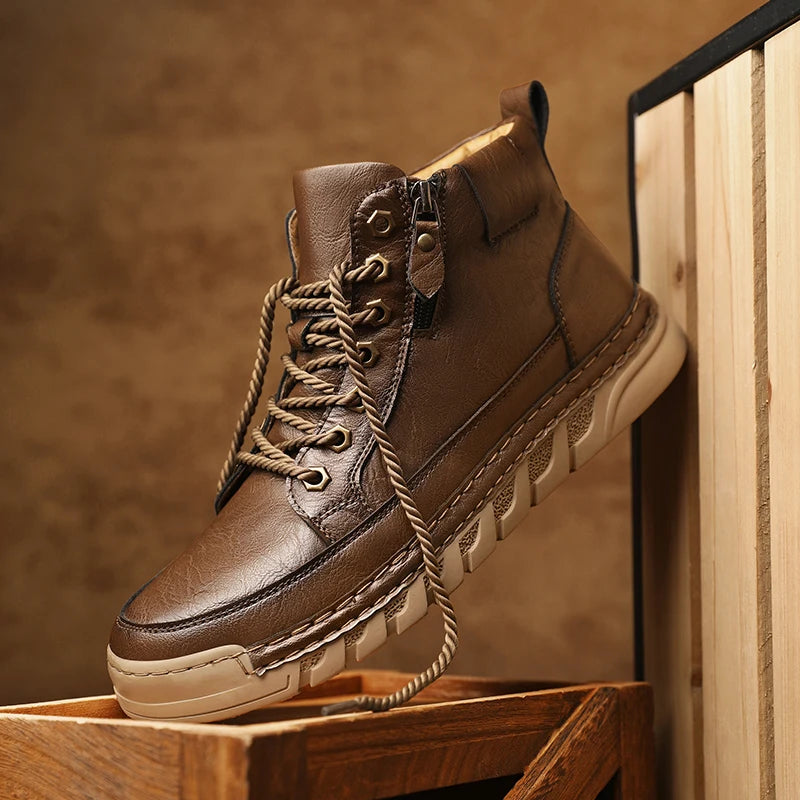Comfortable men's boots, ideal for hiking and training.