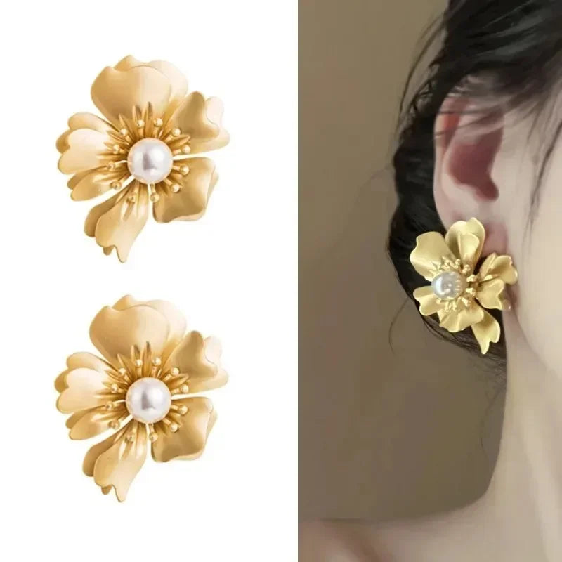 Fashion Temperament Metal Flower Exaggerated Earrings Retro Elegant Party Vacation Plant Personalized Jewelry Accessories