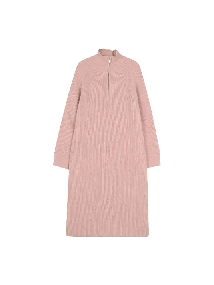 Loose-fitting knit dress above the knee.