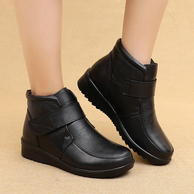 Women's Ankle Boots in Genuine Leather with Platform.