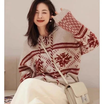 Women's sweater made of 100% wool and cashmere.