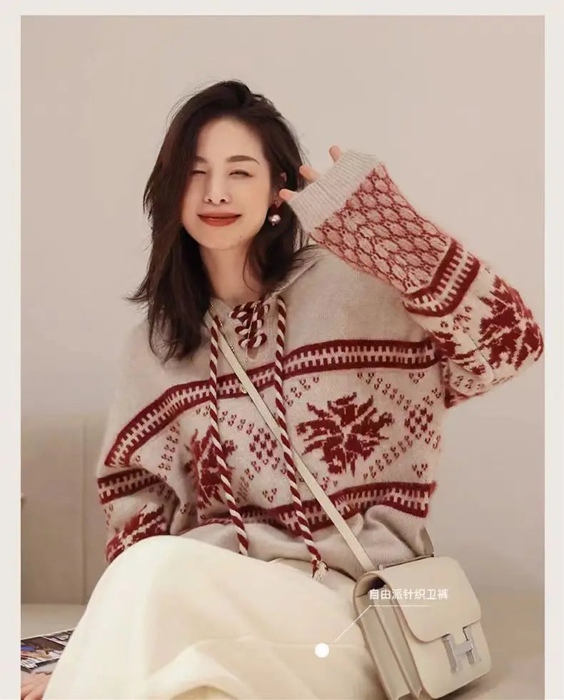 Women's sweater made of 100% wool and cashmere.