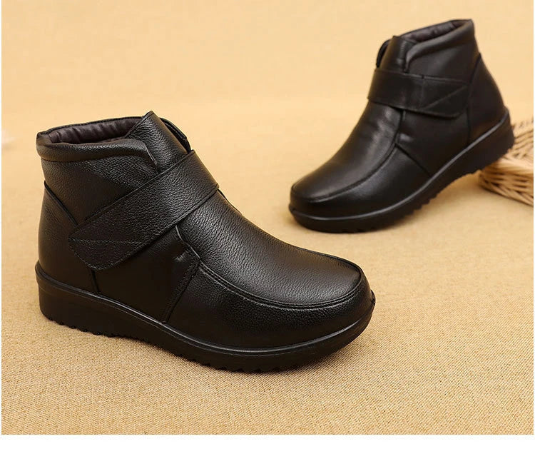 Women's Ankle Boots in Genuine Leather with Platform.