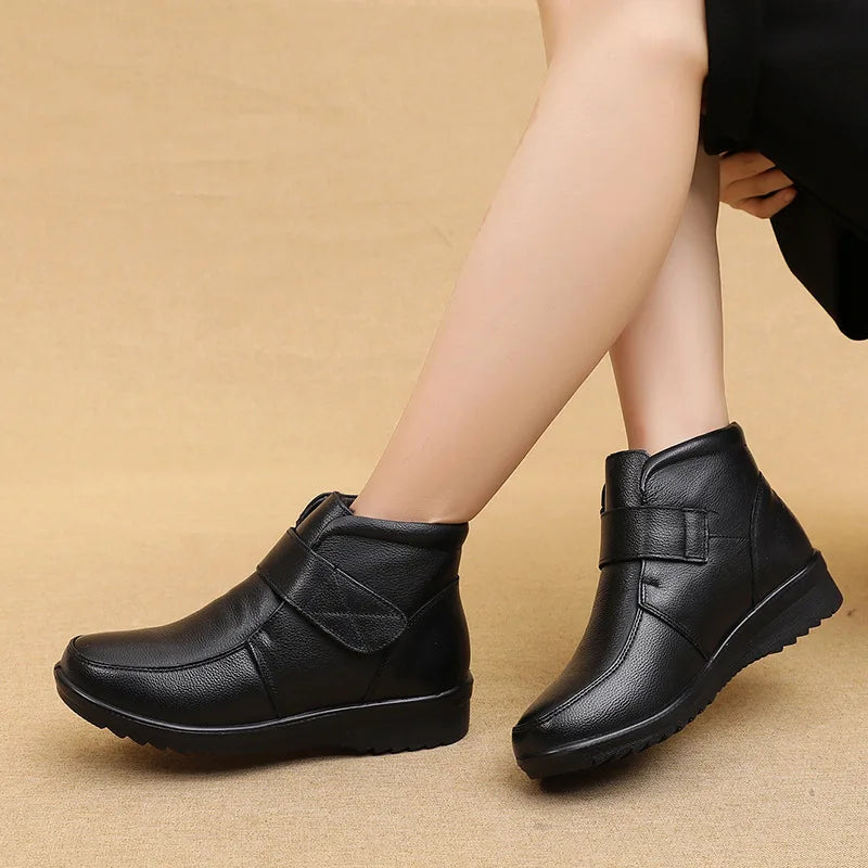 Women's Ankle Boots in Genuine Leather with Platform.