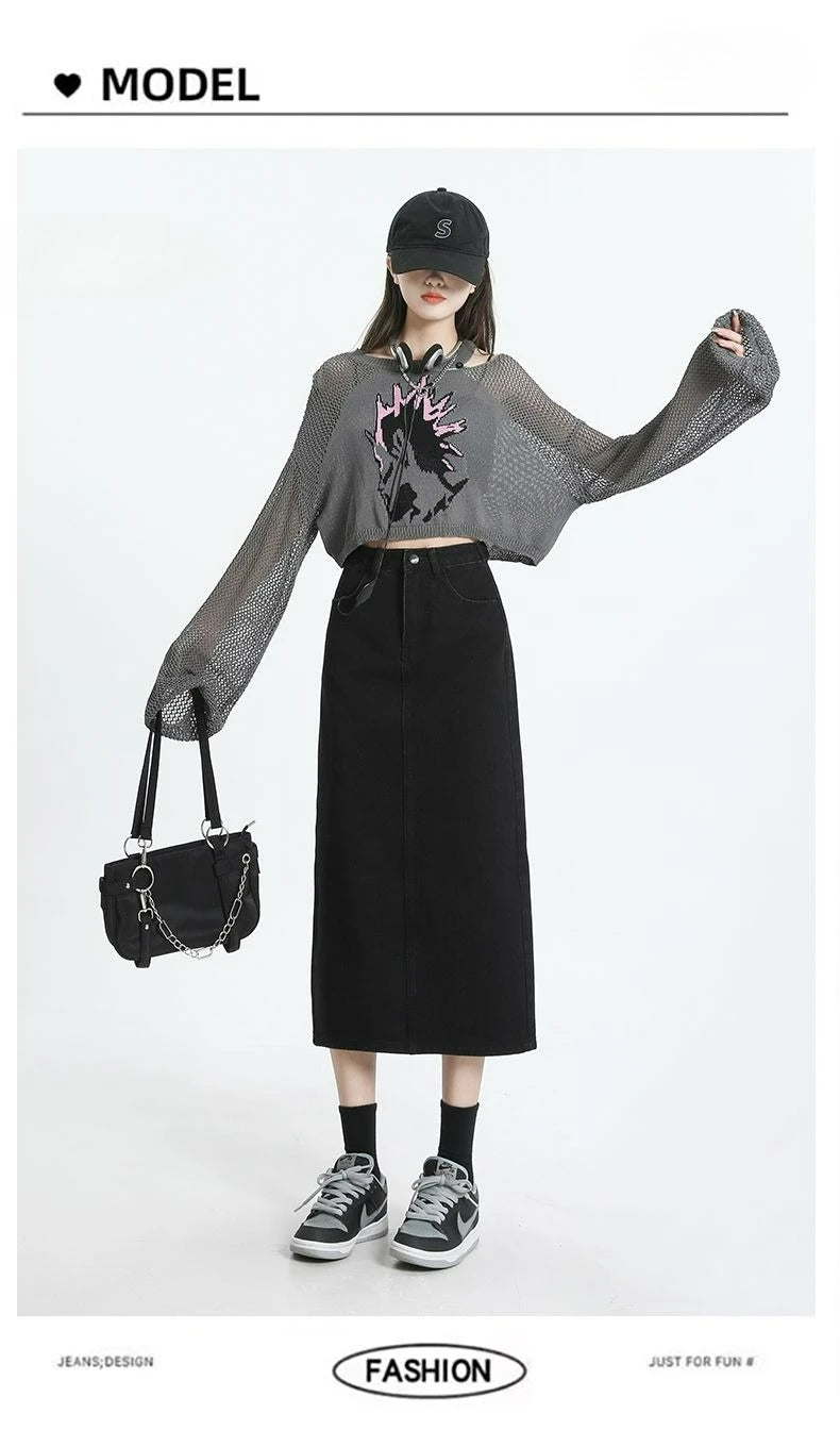 Retro women's denim dress with a high waist and slimming effect.