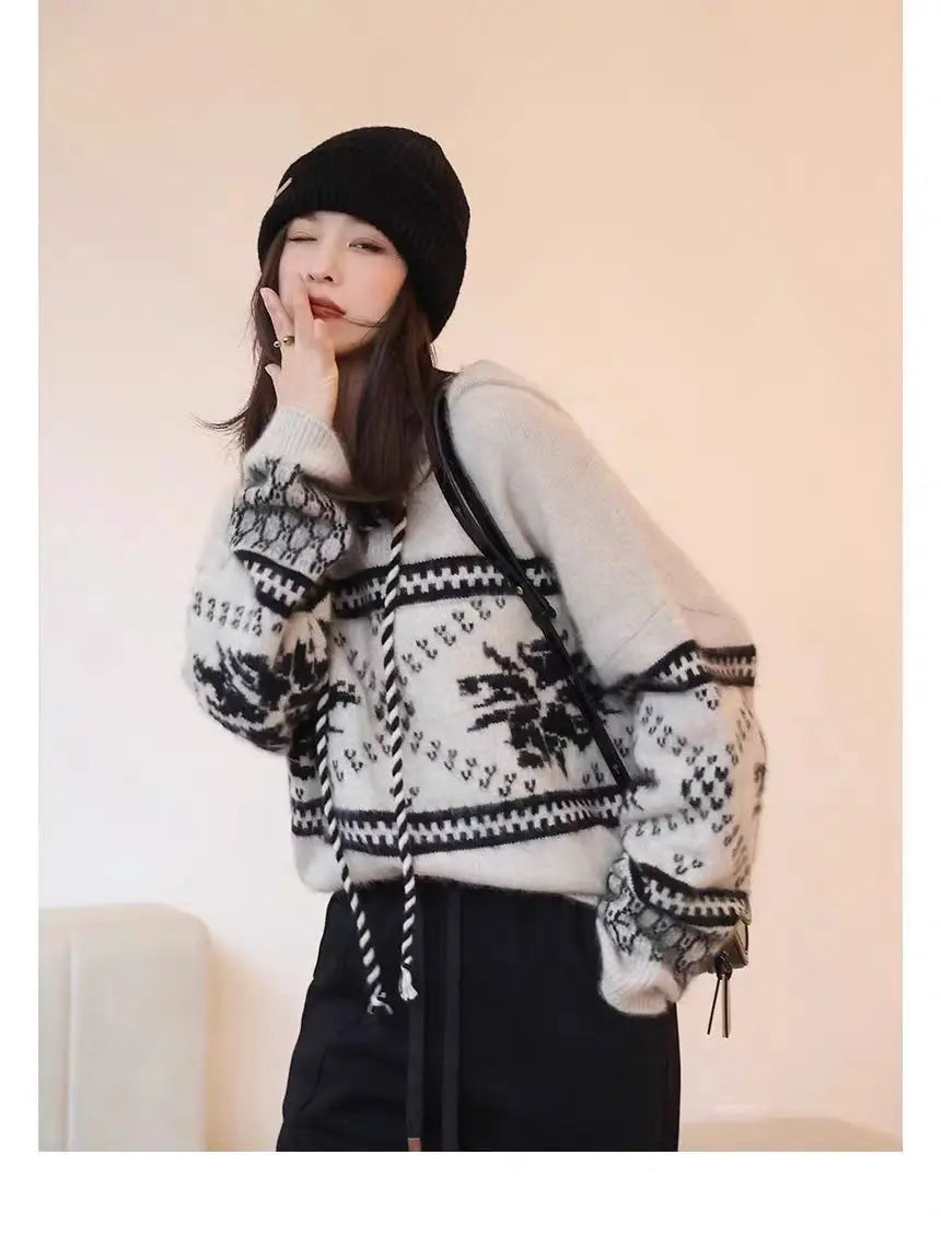 Women's sweater made of 100% wool and cashmere.