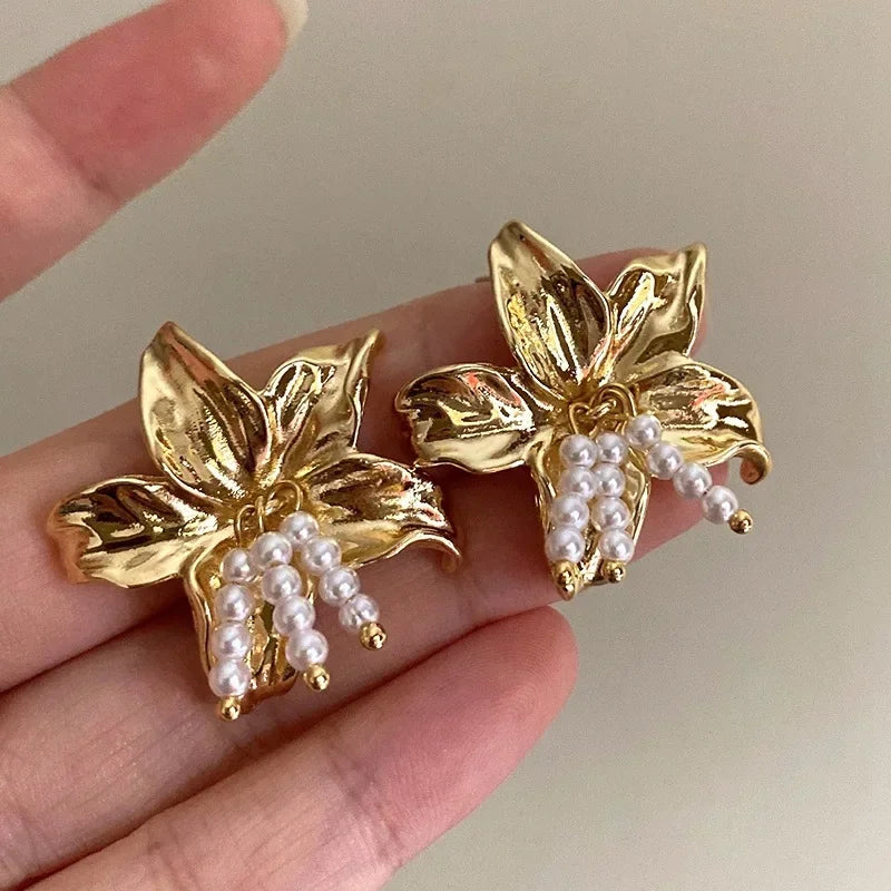 Fashion Temperament Metal Flower Exaggerated Earrings Retro Elegant Party Vacation Plant Personalized Jewelry Accessories