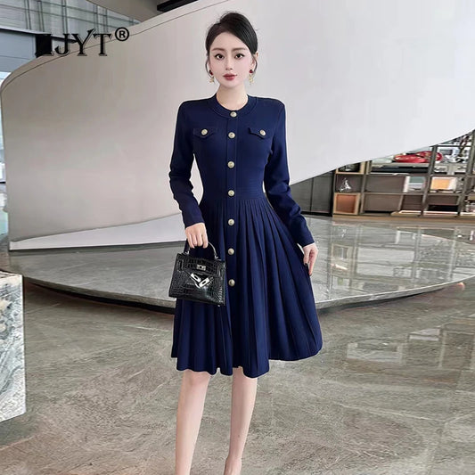 Long-sleeved knitted dress