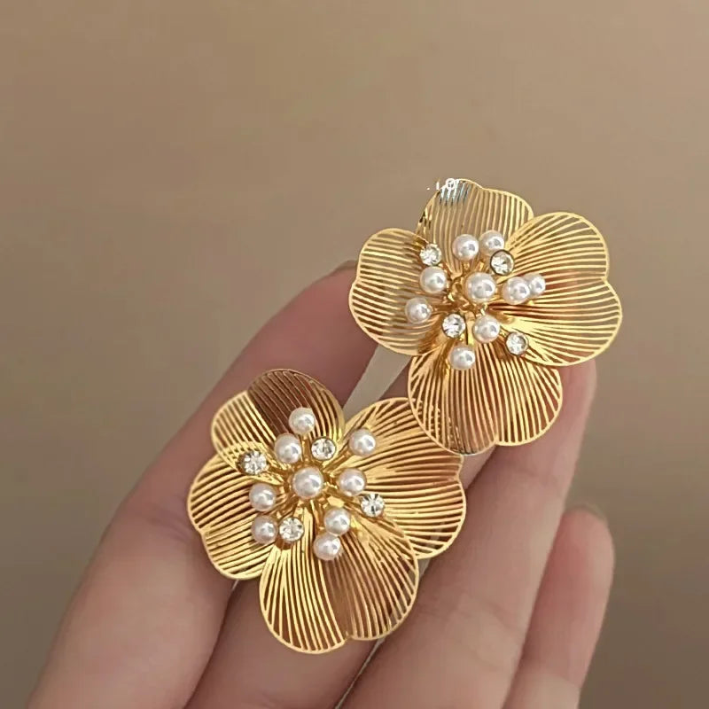 Fashion Temperament Metal Flower Exaggerated Earrings Retro Elegant Party Vacation Plant Personalized Jewelry Accessories
