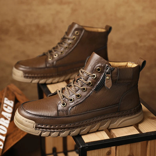 Comfortable men's boots, ideal for hiking and training.