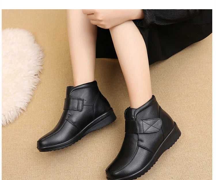 Women's Ankle Boots in Genuine Leather with Platform.