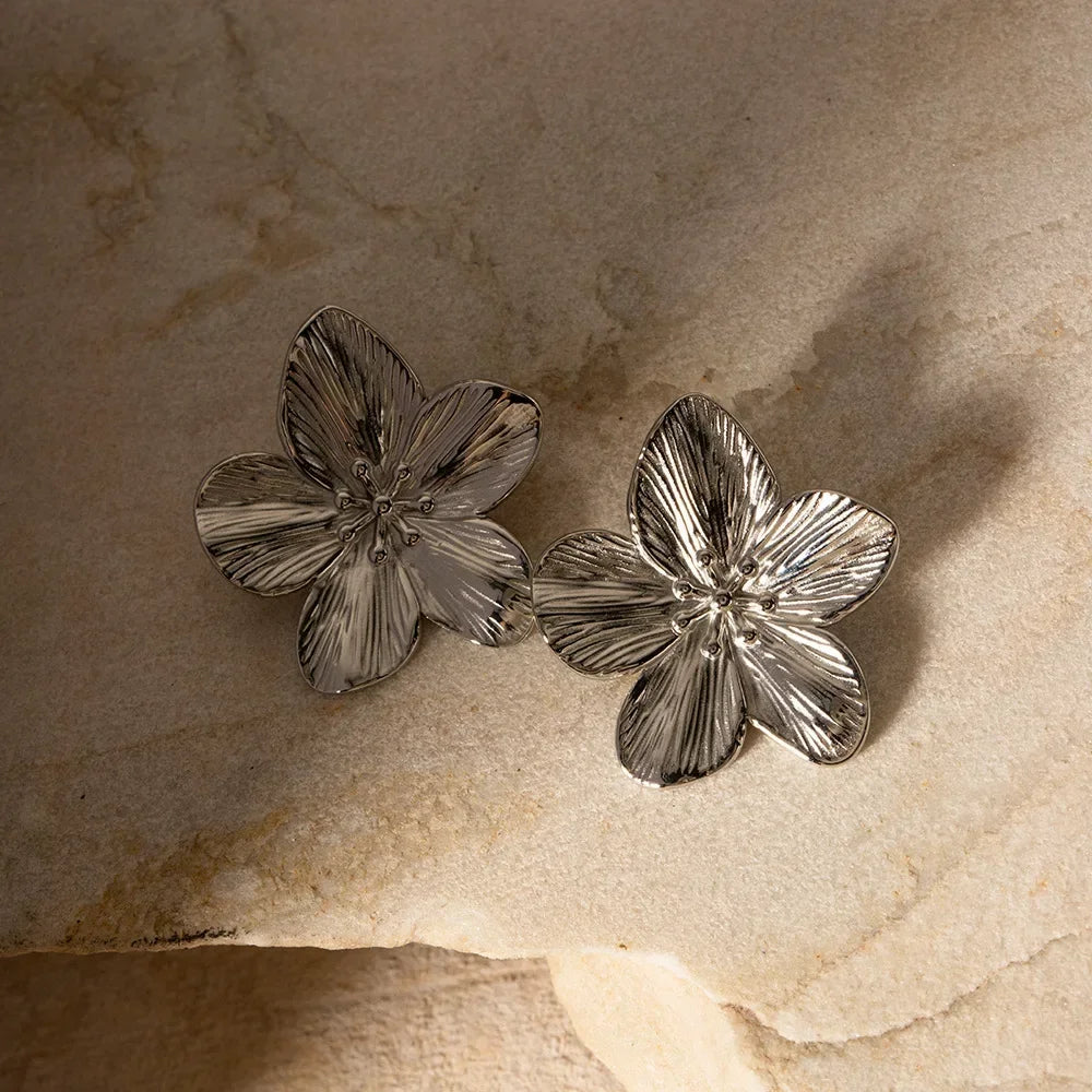 Fashion Temperament Metal Flower Exaggerated Earrings Retro Elegant Party Vacation Plant Personalized Jewelry Accessories
