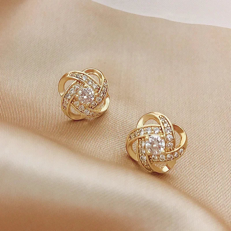 Love Heart Pearl Earrings for Women Fashion Artificial Pearl Round Stud Earrings Elegant Wedding Jewelry Valantine Day Gifts