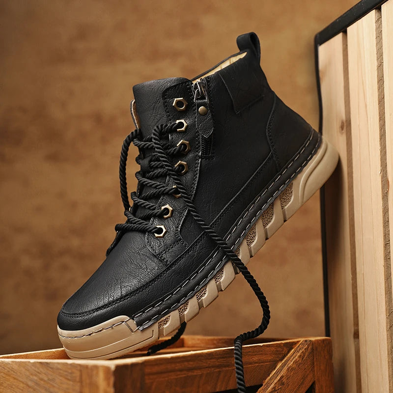 Comfortable men's boots, ideal for hiking and training.