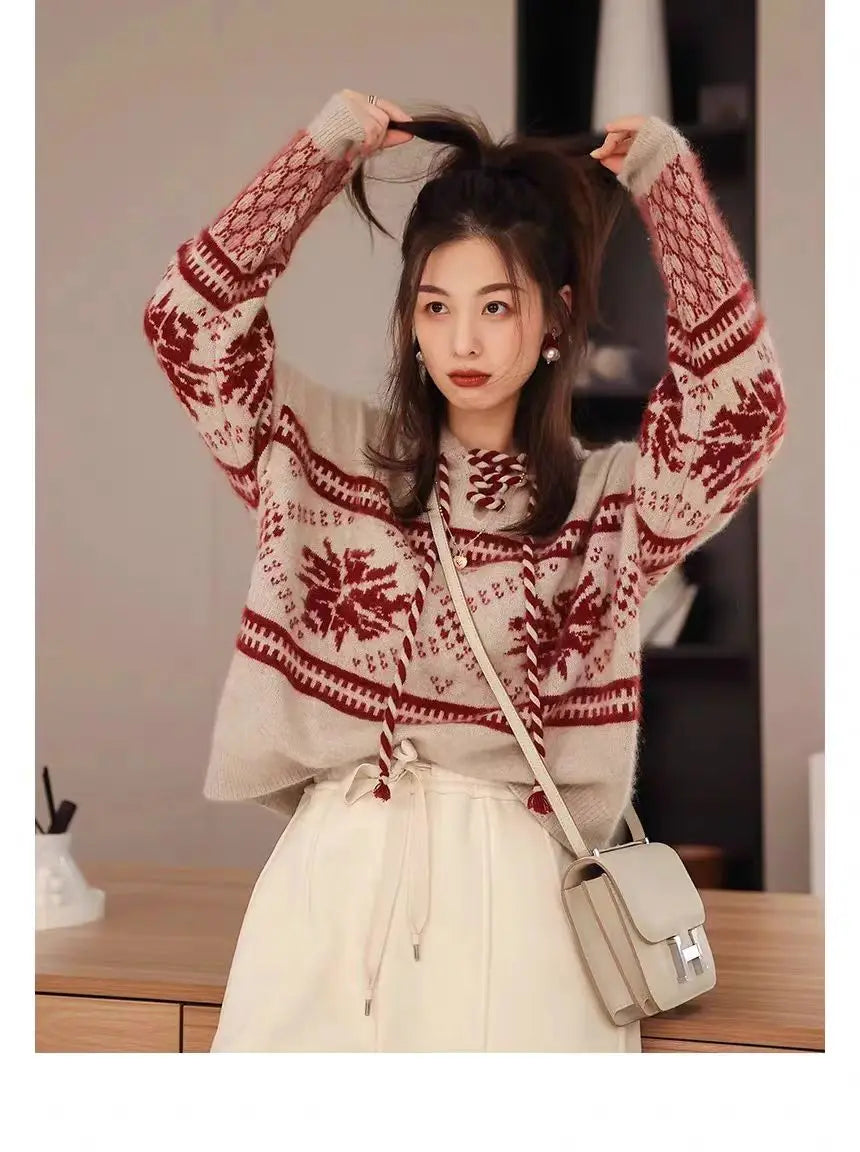 Women's sweater made of 100% wool and cashmere.