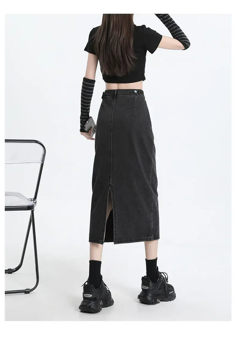 Retro women's denim dress with a high waist and slimming effect.