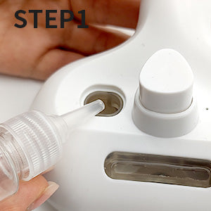 Steam brush for cats with self-cleaning function and steam jet that removes loose hair.